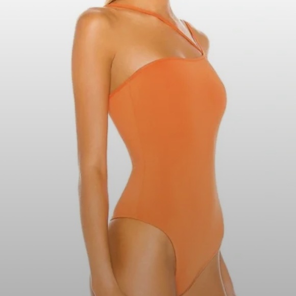 New Superdown Taryn Asymmetric Bodysuit in Orange - Picture 3 of 11